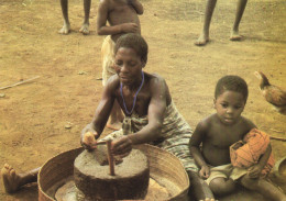 GIRIAMA WOMAN, KENYA, CHILDREN, AFRICA, POSTCARD - Kenya