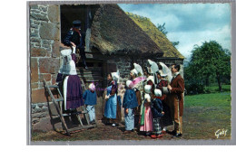 FOLKLORE - EN NORMANDIE Groupe Folklorique Coiffe D'Argentan Bayeux Le Bô Blaudes Groupe De Pont D'Ouilly - Costumi