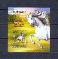 NIGER - MNH - HORSES - MI.NO.BL 44 - CV = 12 € - Chevaux
