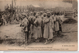 24 Pendant L Occupation Allemande Prisonniers Francais En Gare De Peronne Leur Embarquement Pour L Allemagne - Peronne