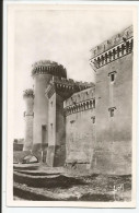 Le Château Du Roy René    1940-50    N° 2084  Assez Rare Sous Cet Angle - Tarascon