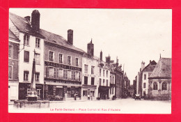 F-72-La Ferte Bernard-02A93  Place Carnot Et Rue D'Huisne, Magasins Réunis, Cpa BE - La Ferte Bernard