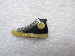 PIN'S   CONVERSE - Marche