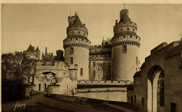 0-60491 01 02 - PIERREFONDS * - CHÂTEAU - L'ENTREE DU CHÂTEAU ET TOURS CHARLEMAGNE - Pierrefonds