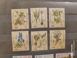 1982	Germany	Flowers (F89) - Unused Stamps