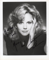 PHOTO GRAND FORMAT 1 - ENV 1 - CINEMA - PHOTO DEDICACEE DE L'ACTRICE AMERICAINE LINDA PURL - Signed Photographs