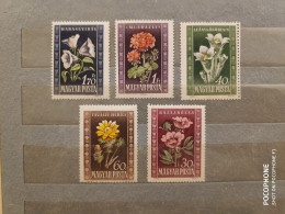1950	Hungary	Flowers (F89) - Unused Stamps