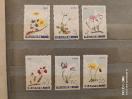 1974	Korea	Flowers (F89) - Corea Del Nord