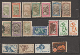 Ex-Colonies Françaises Madagascar Ensemble De 18 Timbres (Voir Détail) - Otros & Sin Clasificación