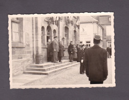Photo Originale Vintage Snapshot  Phalsbourg Moselle Mairie Jour De Cérémonie  58881 - Phalsbourg