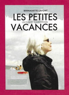 CPM.   Cart'Com.    Cinéma.   Film "Les Petites Vacances" Avec Bernadette Lafont.    Postcard. - Posters On Cards