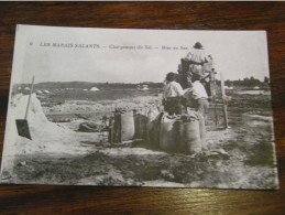 CPA - Les Marais Salants - Chargement Du Sel - Mise En Sac - 1910 - SUP (HU 16) - Artisanat