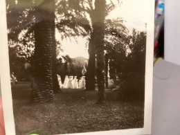 PHOTO SNAPSHOT 1930 Cannes Institution Sainte-Marie Procession En Communion En Train De Marcher Communiante - Personas Anónimos