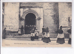 NEUVY-le-ROI: Fêtes De Jeanne D'arc 1909, Sortie De La Messe - Très Bon état - Neuvy-le-Roi