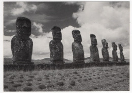 AK 214402 RAPA NUI / EASTER ISLANDS / ISLA DE PASCUA  - Steinfiguren - Rapa Nui