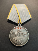 MEDAILLE RUSSE - POUR SERVICE AU COMBAT / FOR BATTLE MERIT / За боевые заслуги - ARGENT - NUMEROTE AU DOS - Russland