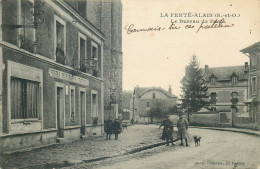 ESSONNE  LA FERTE ALAIS   Le Bureau De Poste - La Ferte Alais