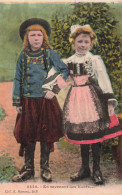 FOLKLORE - Costumes - En Revenant Des Noces... - Deux Enfants - Colorisé - Carte Postale Ancienne - Costumes