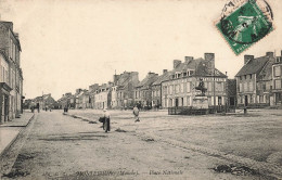 FRANCE - Montebourg (Manche) - Vue Sur La Place Nationale - Animé - Vue Générale - Carte Postale Ancienne - Cherbourg