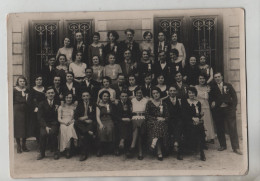 Groupe De Jeunes Adultes 1er Mai 1932 Cocardes à Identifier - Ohne Zuordnung