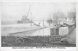 CPA Paris Inondé Janvier 1910 - Barrage De Secours Quai Malaquais - Paris (06)