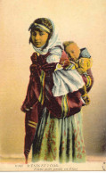 CPA - MAGHREB - FEMME ARABE PORTANT SON ENFANT (6243) COLORISE - Scènes & Types