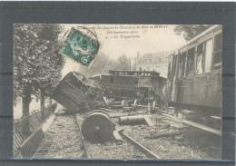 27 - BERNAY - DERAILLEMENT DE L'EXPRES DE CHERBOURG EN GARE DE BERNAY - LE WAGON POSTE - (10 SEPT 1910) - Bernay