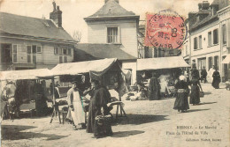 BERNAY Le Marché Place De L'Hôtel De Ville - Bernay