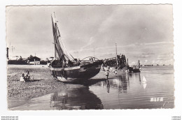 80 LE CROTOY N°401 04 Le Bateau De Pêche JOËL DANIEL De Boulogne à Marée Basse En 1961 Renault Frégate Break Enfants - Le Crotoy