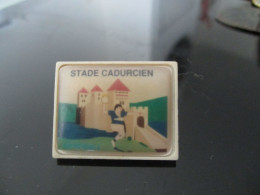 Pin's Lot 005 -- Stade Cadurcien -- Exclusif Sur Delcampe - Voetbal