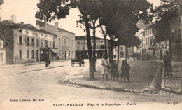 CPA Saint Nicolas (du Port) Place De La République - Mairie. N°: B1393 Edit.: E. Dartois Bar Tabac. - Saint Nicolas De Port