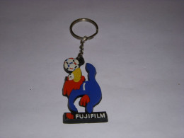 PORTE CLEFS 27 ANNEAU FOOTBALL FUJIFILM FOOTIX COUPE Du MONDE 1998 PLASTIQUE     - Portachiavi