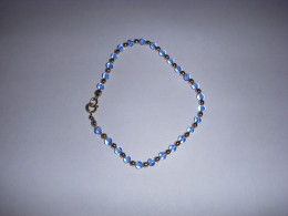 108 BRACELET FIN PERLES De VERRES BLEUES Et PERLES DOREES - Bracciali