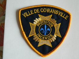 COWANSVILLE +POMPIERS : TRES BEL ECUSSON OR  DES POMPIERS DE LA DRIGADE D'INCENDIE DE COWANSVILLE CANADA - Bomberos