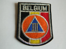 BELGIQUE +PROTECTION CIVIL : TRES BEL ECUSSON   DE LA PROTECTION CIVIL DE  BELGIQUE - Blazoenen (textiel)