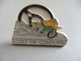 Pin's Lot 005 -- Ecole De Conduite Jean Paul 8 -- Exclusif Sur Delcampe - Andere & Zonder Classificatie