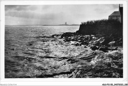 ADSP11-50-1037 - SAINT-VAAST-LA-HOUGUE - Contre-jour Sur La Hougue - Saint Vaast La Hougue