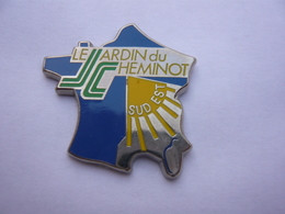 BIG Pin S METARGENT PARIS SNCF LE JARDI DU CHEMINOT SUD EST  3 X 3 Cm - TGV