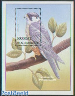 Mozambique 2002 Bird (Falco Subbuteo) S/s, Mint NH, Nature - Birds - Mozambico