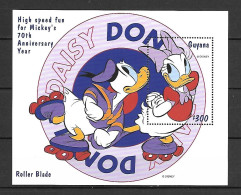 Disney Guyana 1999 Mickeys 70th Anniv - Donalnd, Daisy MS MNH - Disney