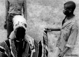 MALI  DJIGUIBOMBO DJIMDE Guerrier Courageux Village DOGON Du 22 Septembre 1961 Ed Larmes De Fruits Sauvages Boite Bois 1 - Mali