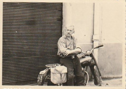 Photo  6/9 Cm - Moto Devant Le Garage D' éléctrie-auto  Alexis Piquemal Narbonne - Narbonne