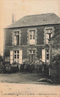 Le Loroux * école Laïque De Garçons , La Mairie Du Village * Enfants Villageois - Andere & Zonder Classificatie