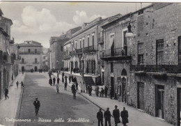 VALGUARNERA-ENNA-PIAZZA DELLA REPUBBLICA-BELLA E ANIMATA CARTOLINA VERA FOTOGRAFIA- VIAGGIATA IL 14-8-1955 - Enna