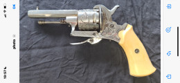 Petit Pistolet Belge Graver Et Crosse En Nacre . Fonction Parfaitement Calibre 320 A Broches . 1879 - Other & Unclassified