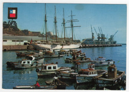 AK 214488 CHILE - Valparaiso - Vista Del Buque Escuela Esmeralda Anclado En El Muelle - Chili