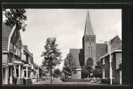 AK Wormerveer, Geref. Kerk, Strassenpartie Mit Kirche  - Wormerveer