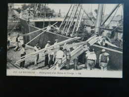 LA ROCHELLE                       DECHARGEMENT D'UN BATEAU DE NORVEGE - La Rochelle