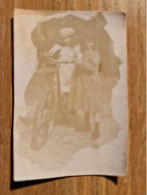 19284.   Fotografia D'epoca Bambine Bicicletta Inizio "900 Italia - 5,5x4 - Anonymous Persons