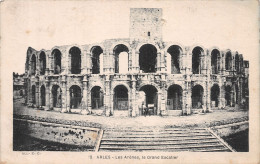 13-ARLES-N°4249-E/0143 - Arles